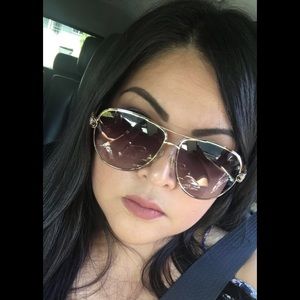 Meet your Posher, Esmeralda